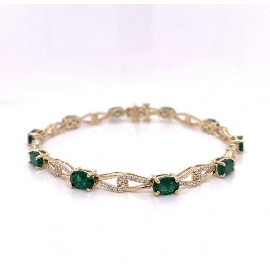 Jewelry in aruba: Emerald & Halo Diamond Bracelet
